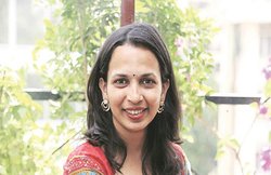 कोरोना काल में कैसे बचें खांसी, जुकाम और फ्लू से? करीना कपूर की डाइटिशन ऋजुता दिवेकर ने बताए ये घरेलू नुस्ख़े