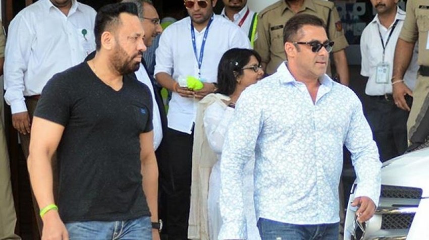 16 लाख के हिसाब से शेरा की सालाना सैलरी 2 करोड़ के करीब है। शेरा बॉलीवुड सेलेब्स के बॉडीगार्ड में सबसे ज्यादा पैसे लेने वाले शख्स हैं।