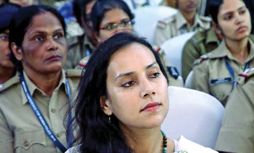 असम से स्कूलिंग करने के बाद संजुक्ता दिल्ली आ गईं। संजुक्‍ता पराशर ने दिल्‍ली के इंद्रप्रस्‍थ कॉलेज से राजनीति विज्ञान में ग्रेजुएट किया। इसके बाद संजुक्ता पराशर JNU से इंटरनेशनल रिलेशन में पीजी और यूएस फॉरेन पॉलिसी में MPhil और Phd किया।