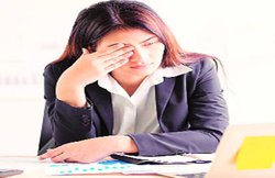सेहत: घर पर काम के दौरान रहे ध्यान आंखों को भी चाहिए आराम