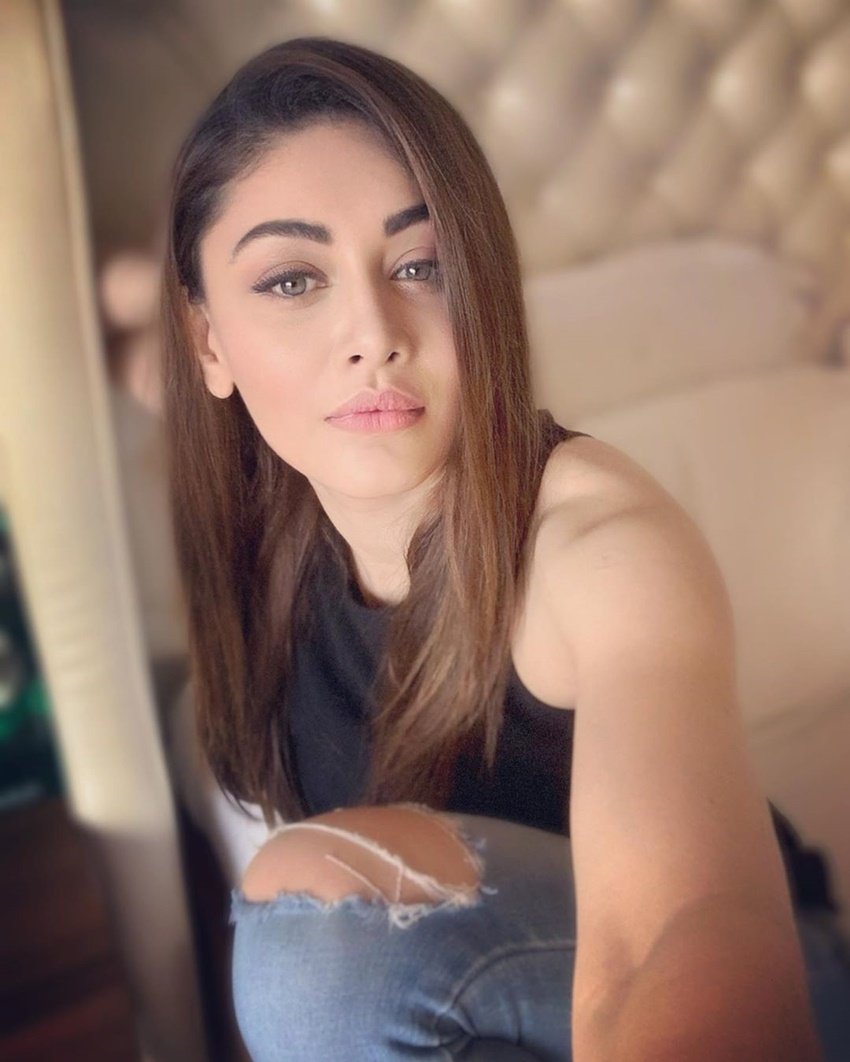 उनकी लोकप्रियता का आलम ये है कि आज भी लोग उन्हें कांटा लगा फेम शेफाली के नाम से ही जानते हैं।