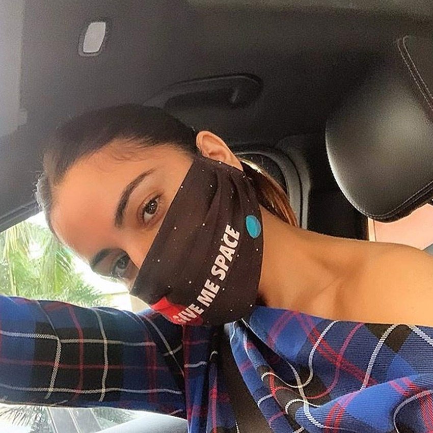 श्रद्धा आर्या।