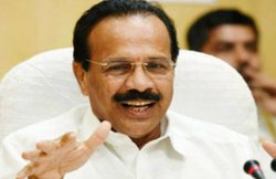 मोदी सरकार के आयुष मंत्री श्रीपद नाइक बोले, योग करने वालों को कम हैं कोरोना वायरस के संक्रमण के चांस