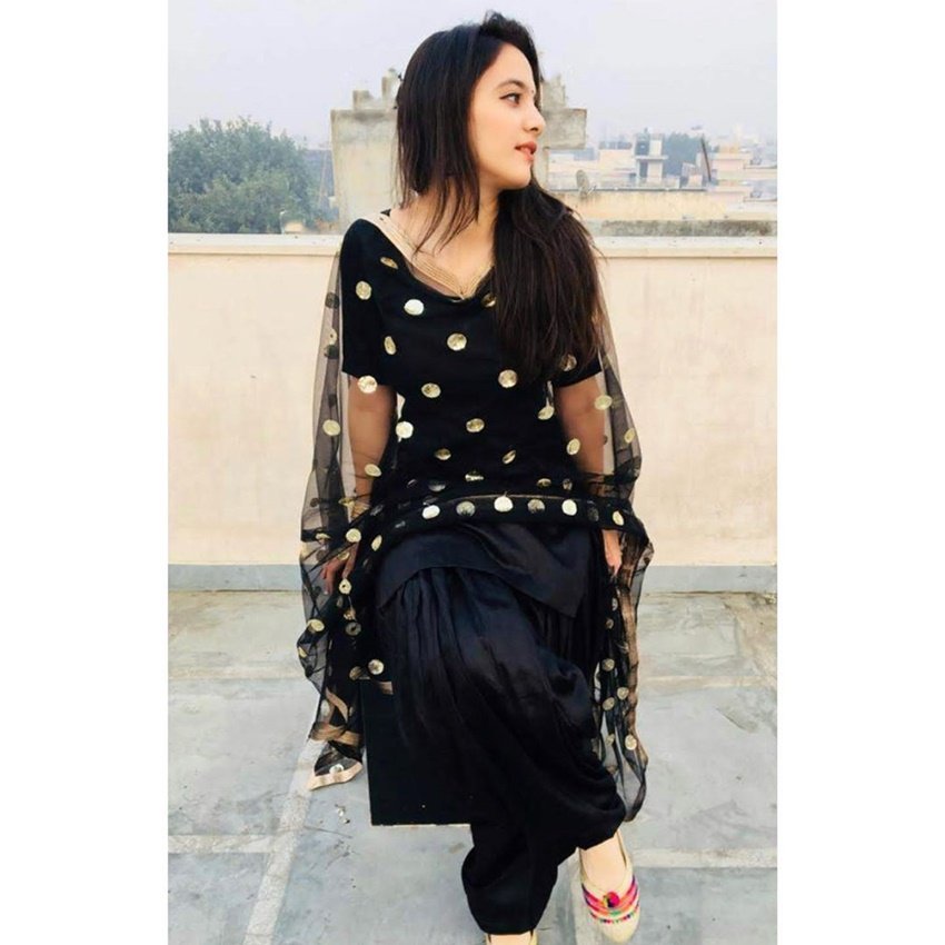 पुलिस इस एंगल से भी जांच कर रही है कि कहीं धमकियों को कारण तनाव में आने के चलते तो सिया ने मौत को गले नहीं लगा लिया।