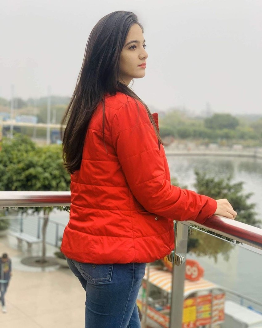 Tiktok पर सिया कक्कड़ को 11 लाख से ज्यादा लोग फॉलो करते थे।