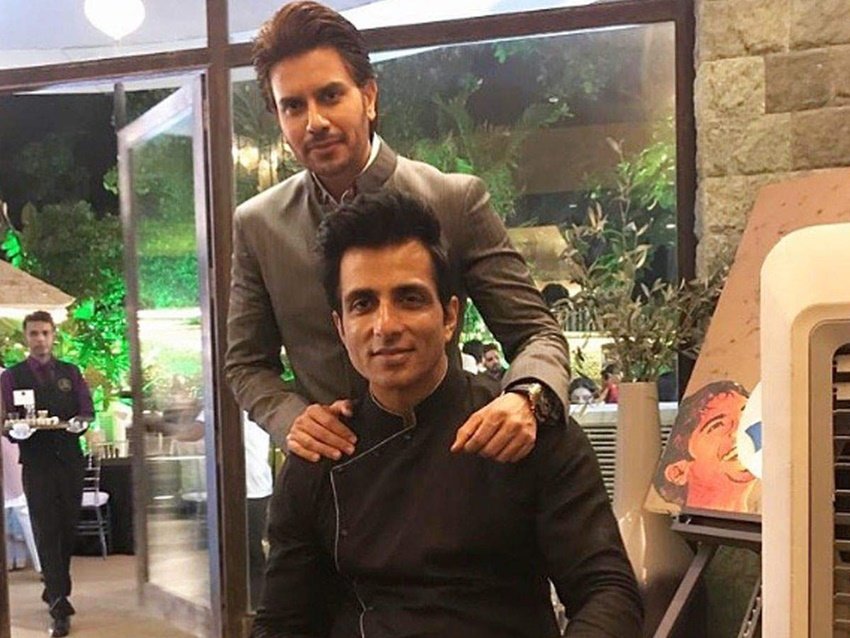जिस मुंबई में स्ट्रगल के दिनों में वह एक कमरे के मकान में 4 पार्टनर्स के साथ रहते थे उसी शहर में आज सोनू सूद का आलीशान आशियाना है।