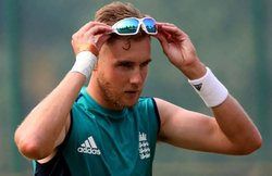 इंग्लैंड के पेसर स्टुअर्ट ब्रॉड ने ली साइकोलॉजिस्ट की शरण, मां की सलाह के बाद की क्रिकेट खेलने की तैयारी