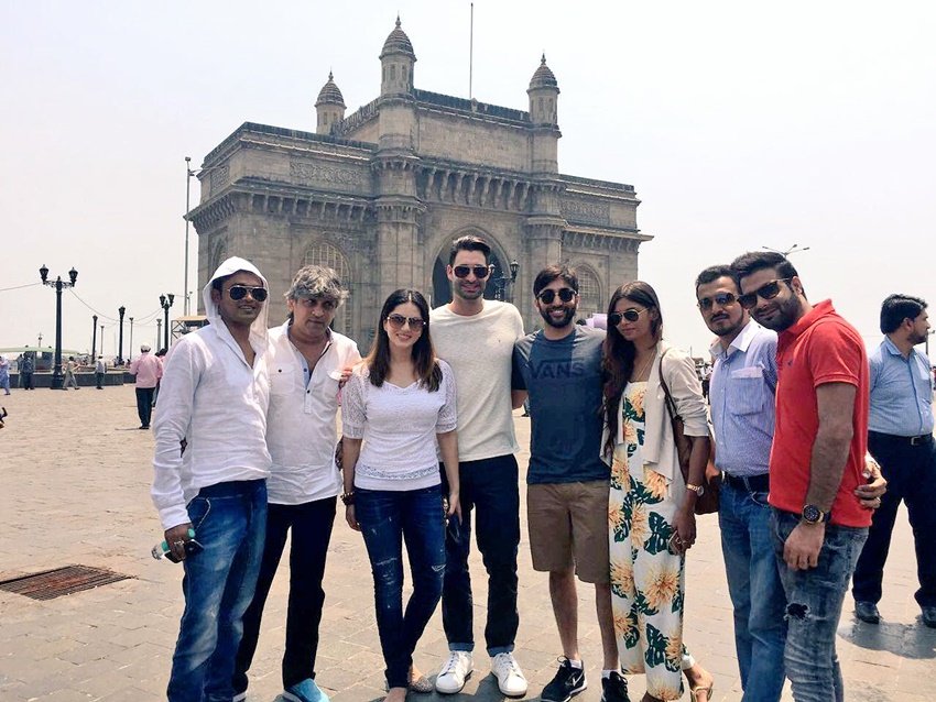 सनी लियोनी के साथ ही उनके पति डैनियल के साथ भी य़ूसुफ इब्राहिम काफी अच्छी बॉन्डिंग शेयर करते हैं।