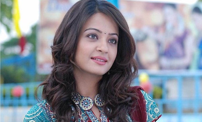 सुरवीन चावला भी साउथ फिल्म इंडस्ट्री का बड़ा नाम हैं।