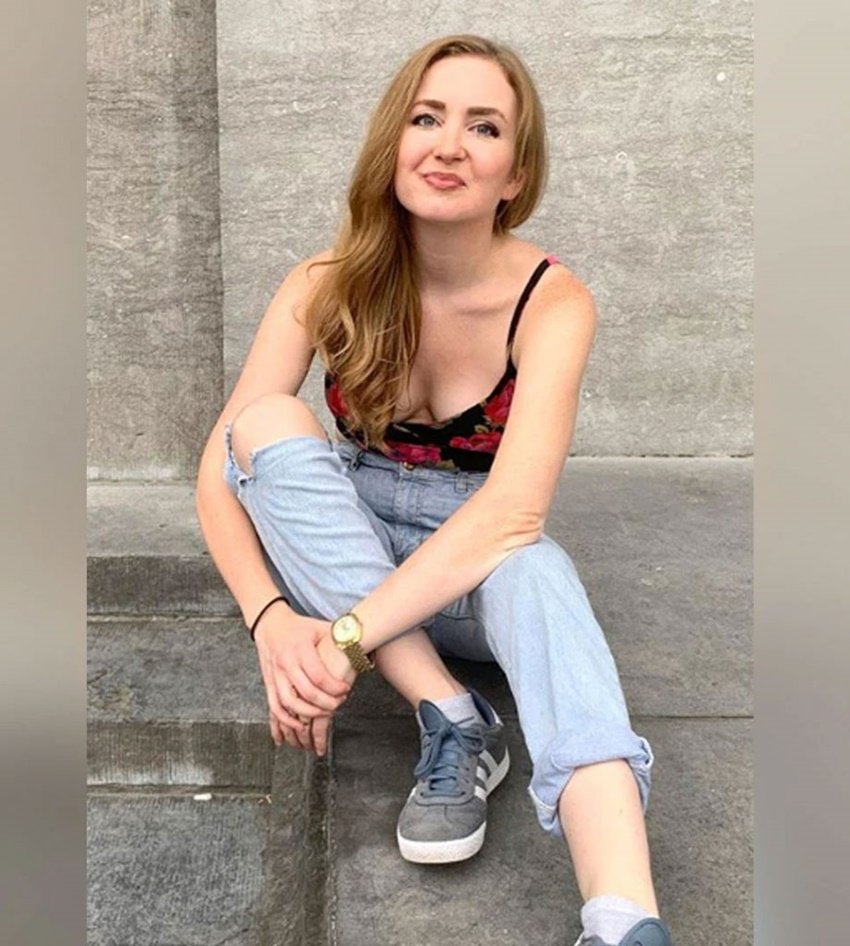 Kari Irwin Otteburn भी अपने फैंस के साथ अपनी तस्वीरें औऱ वीडियोज शेयर करती रहती हैं। सोशल मीडिया में Kari Irwin Otteburn की तमाम तस्वीरें वायरल हैं।