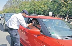 नए वाहनों के नंबर प्लेट को लेकर रोड ट्रांसपोर्ट मिनिस्ट्री का फैसला, पेपर पर लिखा रजिस्ट्रेशन नंबर अब वैलिड नहीं!