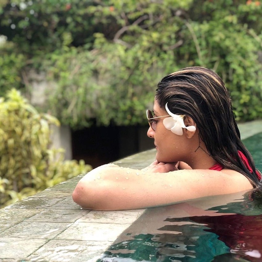 बता दें कि 40 वर्षीय उर्वशी ढोलकिया एक्टिंग के साथ ही सोशल मीडिया में भी काफी एक्टिव रहती हैं।