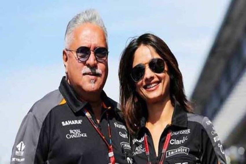 इन दिनों विजय माल्या का नाम कभी उनके किंगफिशर एयरलाइंस में एयर होस्टेस रहीं पिंकी लालवानी से जुड़ रहा है। माना जाता है कि दोनों ने लंदन में शादी कर ली है। हालांकि इस बात की कोई पुष्ट जानकारी नहीं है।