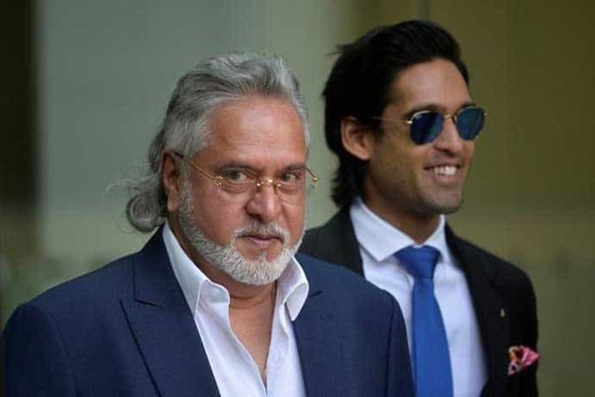 पहले की दो शादियों से रेखा के दो बच्चे थे- कबीर और लैला। लैला को विजय माल्या ने अडॉप्ट कर लिया। बाद में विजय माल्या और रेखा की लिएना और तान्या नाम की अपनी दो बेटियां हुईं।