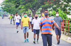 Life Style: कोविड के तनाव से बचने को योग और संगीत की शरण में स्वास्थ्यकर्मी