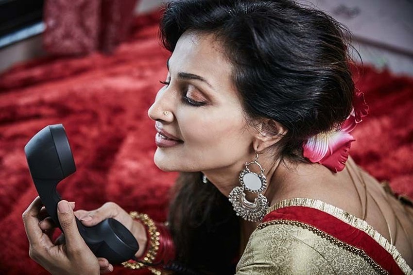 टीवी और फिल्म एक्ट्रेस फ्लोरा सैनी ने एकता कपूर की सरीज में रुकमनी जी का किरदार निभाया था। फ्लोरा ने काफी बोल्ड सीन दिए थे।