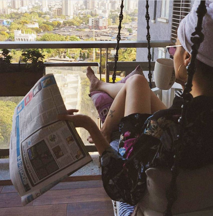 तापसी अपनी बालकनी में ही खाली समय बिताना पसंद भी करती हैं।