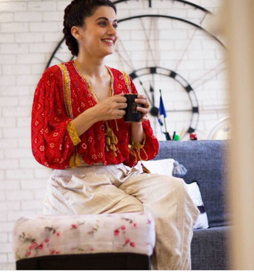 तापसी के घर के इंटीरियर को देख कर लगता है कि उन्होंने इसे यूरोपियन टच देने की कोशिश की है।