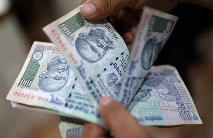 7th Pay Commission: कोरोना काल में आम लोगों की नौकरी पर बनी, रिटायर्ड अफसरों को नौकर रखने के लिए मिल रहा 10,000 रुपये महीने का भत्ता