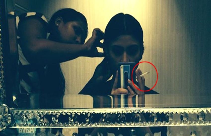 बहुत सी फिल्म अभिनेत्रियां ऐसी हैं जो सिगरेट पीती कैमरे में कैद हो चुका हैं। इन एक्ट्रेसेज को स्मोकिंग के कारण सोशल मीडिया ट्रोलिंग का शिकार भी होना पड़ा। कुछ अभिनेत्रियां को बारे में कहा जाता है कि वो बहुत ज्यादा स्मोकिंग करती हैं। आइए जानते हैं किन-किन के नाम इनमें हैं शामिल (Photos: Social Media):