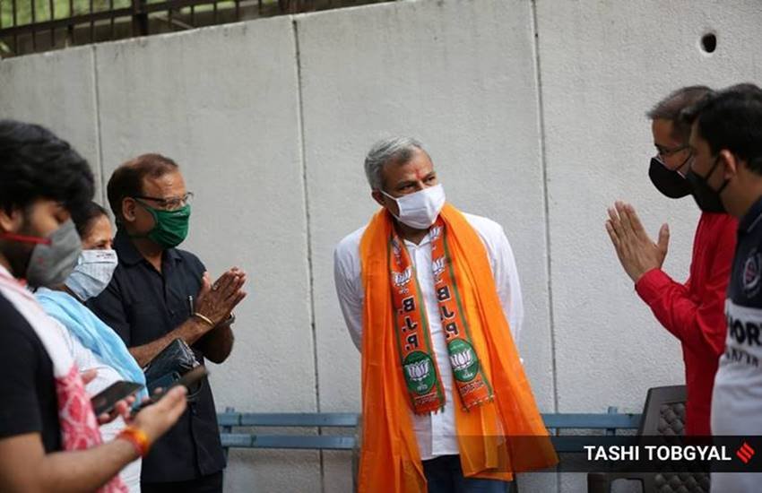 दिल्ली बीजेपी संगठन के लिए टीम बनाने में काफी दिक्कत हो रही है। चहेते नेताओं पर कार्यकर्ताओं की नजर है। जिले के लिए आयु सीमा तय करने पर जोर है। 