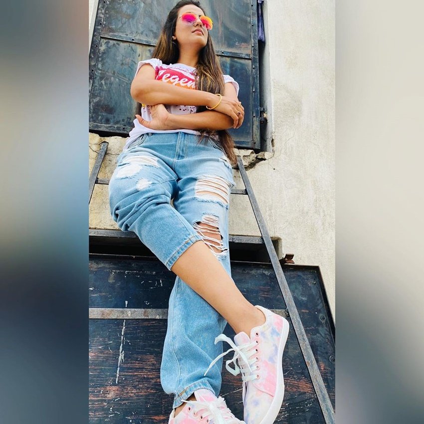 बता दें कि अक्षरा सिंह भोजपुरी एक्ट्रेस होने के साथ ही बहुत अच्छी सिंगर भी हैं।