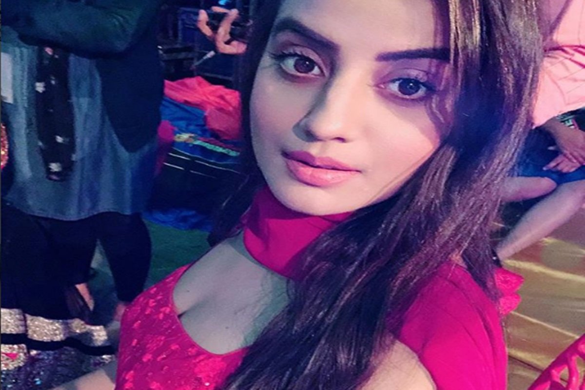 बहुत कम समय में अक्षरा ने भोजपुरी फिल्म इंडस्ट्री में बड़ा मुकाम हासिल कर लिया है।