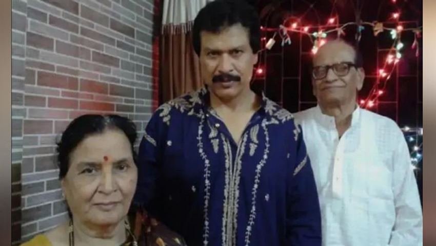 सीआईडी में इंस्पेक्टर फ्रेडरिक्स उर्फ फ्रेडी का किरदार निभाने वाले कलाकार का असली नाम दिनेश फडनिस है। दिनेश बेहतरीन कॉमेडियन और राइटर हैं। तस्वीर में वह अपने माता पिता के साथ दिख रहे हैं।