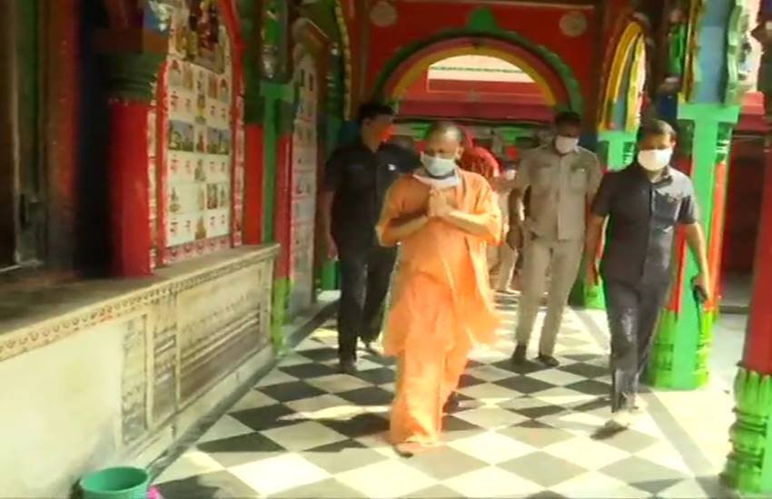 CM Yogi, Yog Adityanath, Priyanka Gandhi