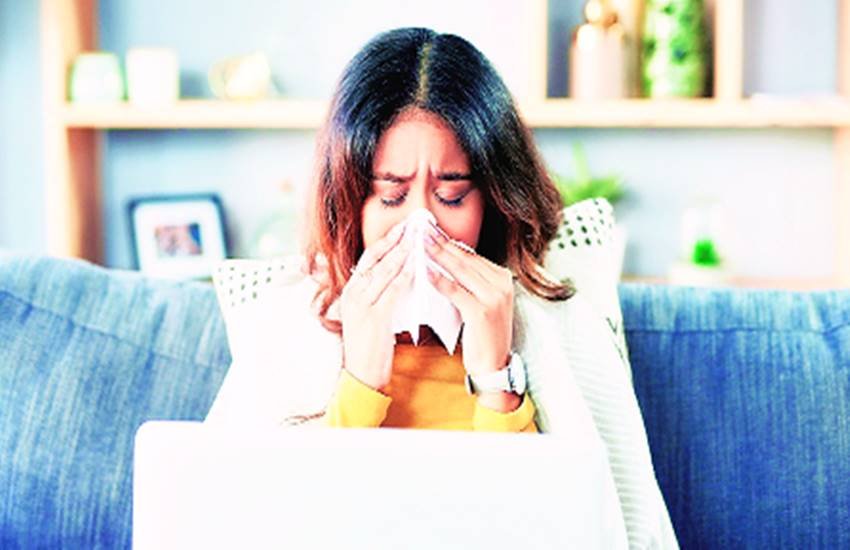 बरसात के मौसम में सावधानी नहीं बरतने से तमाम तरह की बीमारियां फैलती हैं।
