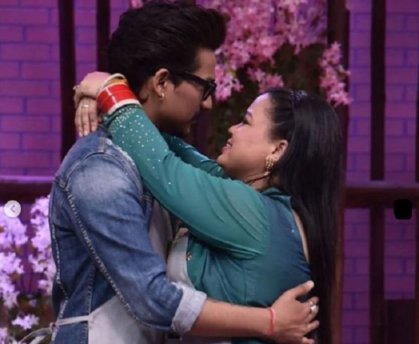 कॉमेडियन भारती के पति हर्ष लिंबाचिया एक लेखक हैं। हर्ष की पहचान आज भारती सिंह से ही ज्यादा है। भारती की सालाना कमाई करीब 15 करोड़ रुपए बताई जाती है जो उनके पति की कमाई से काफी अधिक है।