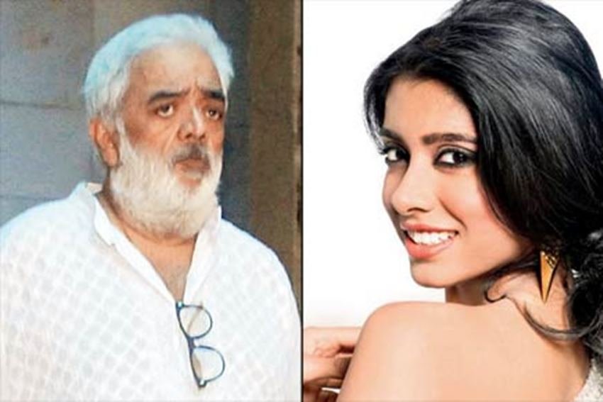 एक विवाद ये भी था कि थिया ने मशहूर फिल्म निर्माता औऱ निर्देशक राहुल रवैल के खिलाफ पुलिस में शिकायत दर्ज कराई थी। थिया ने आरोप लगाया था कि राहुल रवैल ने उन्हें गाली दी थी।