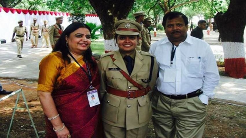 साल 2012 में गरिमा सिंह ने यूपीएससी की परीक्षा पास की और यूपी कैडर की आईपीएस चुनी गईं। बतौर आईपीएस गरिमा लखनऊ की एएसपी और झांसी की एसपी सिटी रहीं। इस दौरान उनके काम की खूब सराहना हुई।