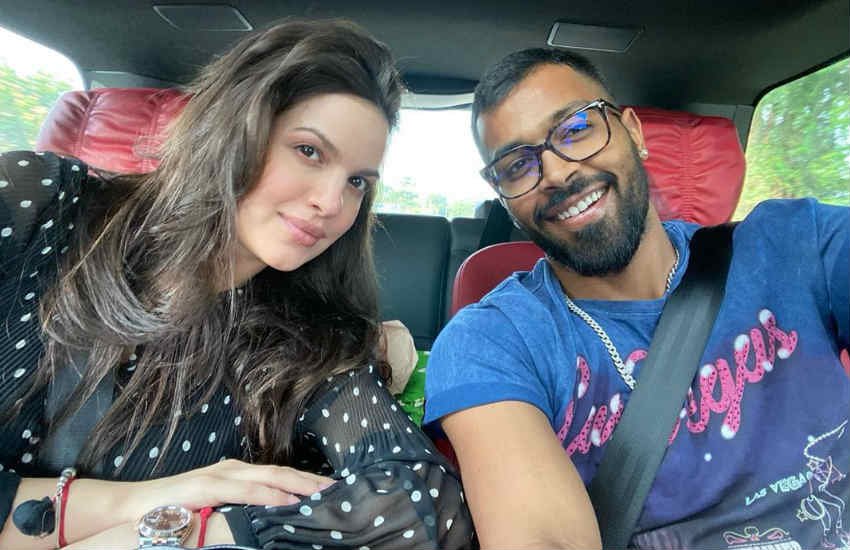नताशा की बात करें तो वे रैपर बादशाह के गाने ‘डीजे वाले बाबू’ में नजर आ चुकी हैं। उन्हें इस गाने में लोगों ने खूब पसंद किया था। वे ‘नच बलिए 9’ से चर्चा में आई हैं। नताशा बिग बॉस-8 में भी नजर आ चुकी हैं।