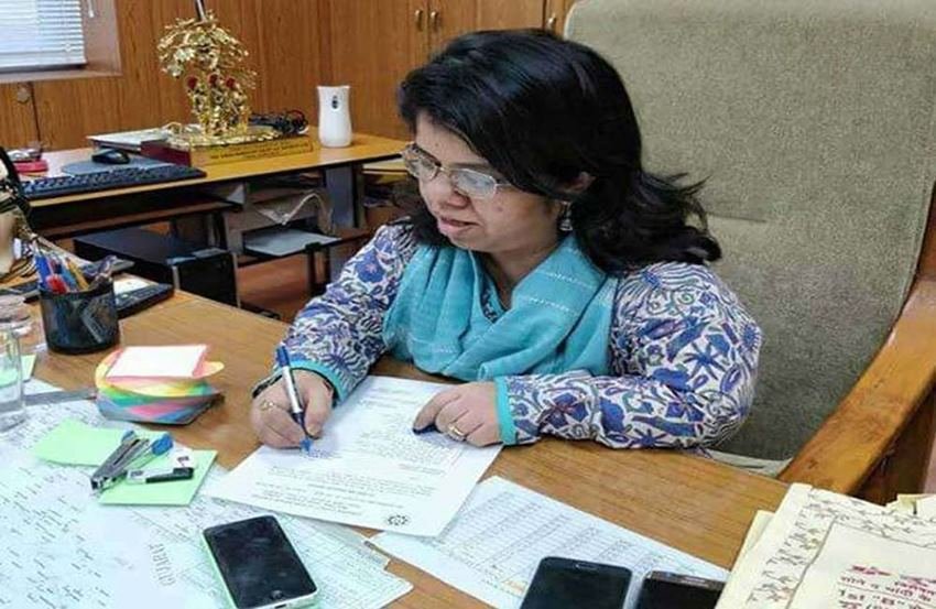 आरती ने कभी प्रशासनिक सेवा में जाने का नहीं सोचा था। लेकिन एक आईएएस अफ़सर से प्रेरित होकर उन्होंने सिविल परीक्षा की तैयारी की और कामयाबी हासिल की। उन्होंने साल 2006 में पहली बार में ही इंटरव्यू क्वालीफाई कर लिया था।