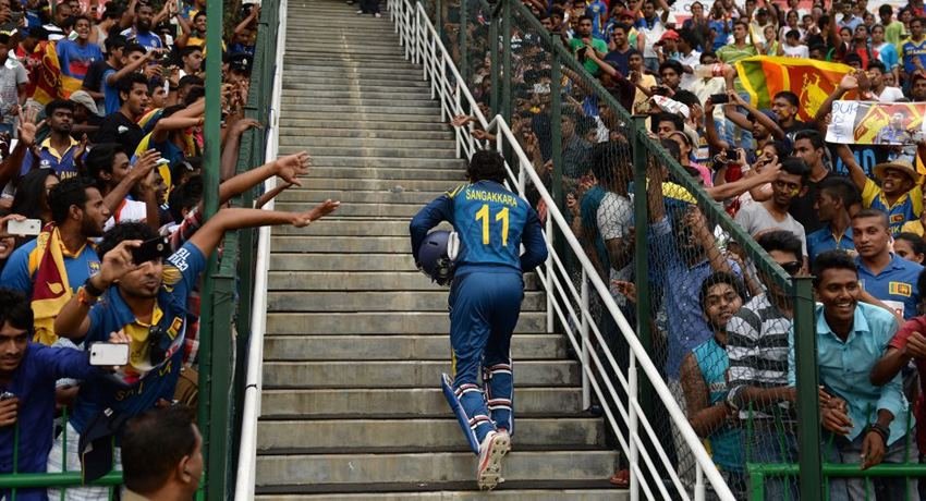 कुमार संगकारा ने 513 अन्तराष्ट्रीय मैचों में 46.77 की औसत से 28,016 रन बनाये हैं, इस दौरान वह 599 पारियों में आउट हुए।