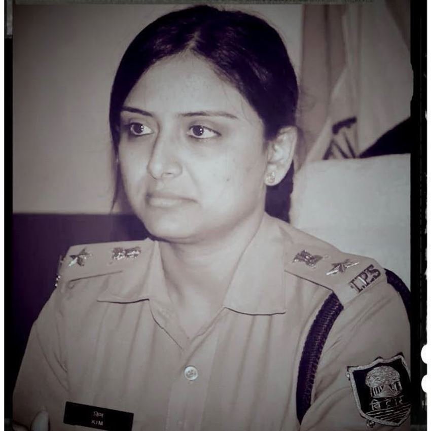 किम बिहार के पटना और भागलपुर जैसे बड़े जिलों की एसपी रह चुकी हैं। इन्होंने पटना में तैनाती के दौरान अपराध पर काफी लगाम कसी थी। किम शर्मा बिहार के कई बड़े अपराधियों को सलाखों के पीछे भेज चुकी हैं।