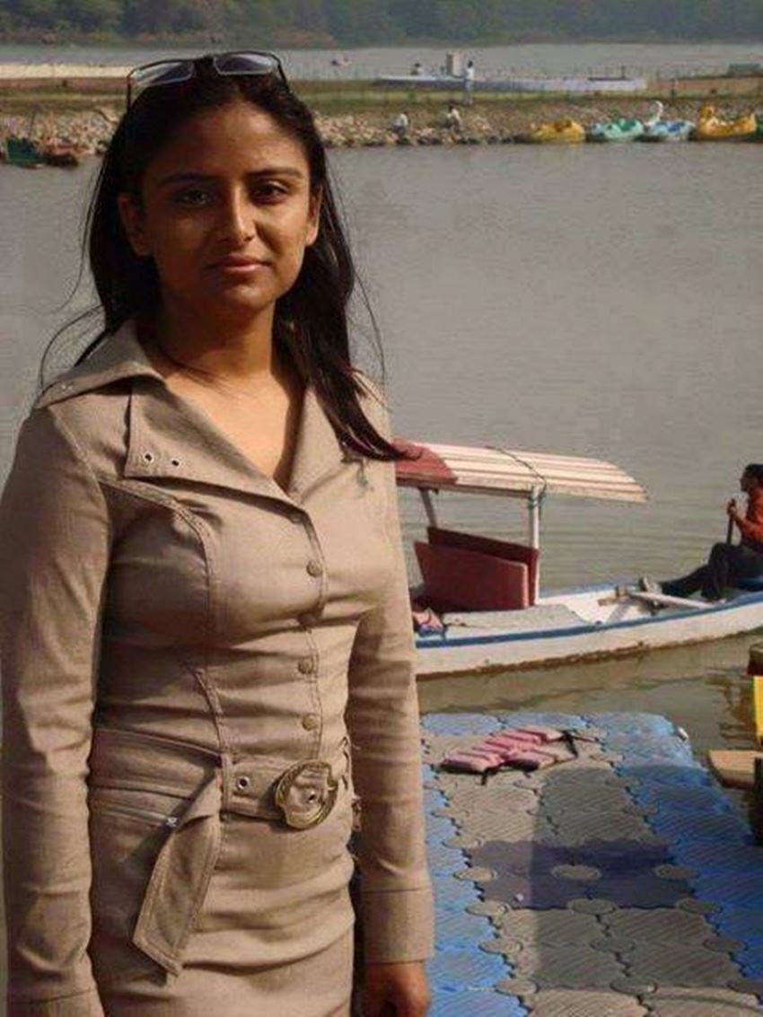 किम शर्मा की शुरुआती पढ़ाई लखनऊ से हुई जिसके बाद वह हायर एजुकेशन के लिए दिल्ली निकल गईं।