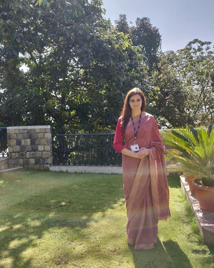 नवजोत सिम्मी और तुषार दोनों ही पंजाब के रहने वाले हैं। लेकिन काम की व्यस्तता के कारण दोनों शादी के लिए अपने गृह जनपद नहीं जा पा रहे थे।