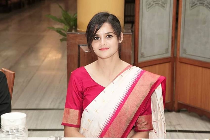 नवजोत सिम्मी मूल रूप से पंजाब की रहने वाली हैं। फिलहाल वह पटना में तैनात हैं।