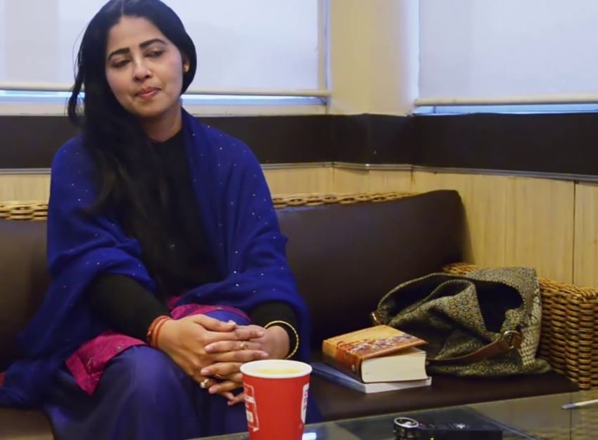 बायो स्ट्रीम से ग्रैजुएशन के बाद सोम्या ने एमबीए में दाखिला ले लिया। एमबीए करने के बाद उन्होंने 2 साल तक बैंक में नौकरी की औऱ यूपीएससी की तैयारी भी करती रहीं।