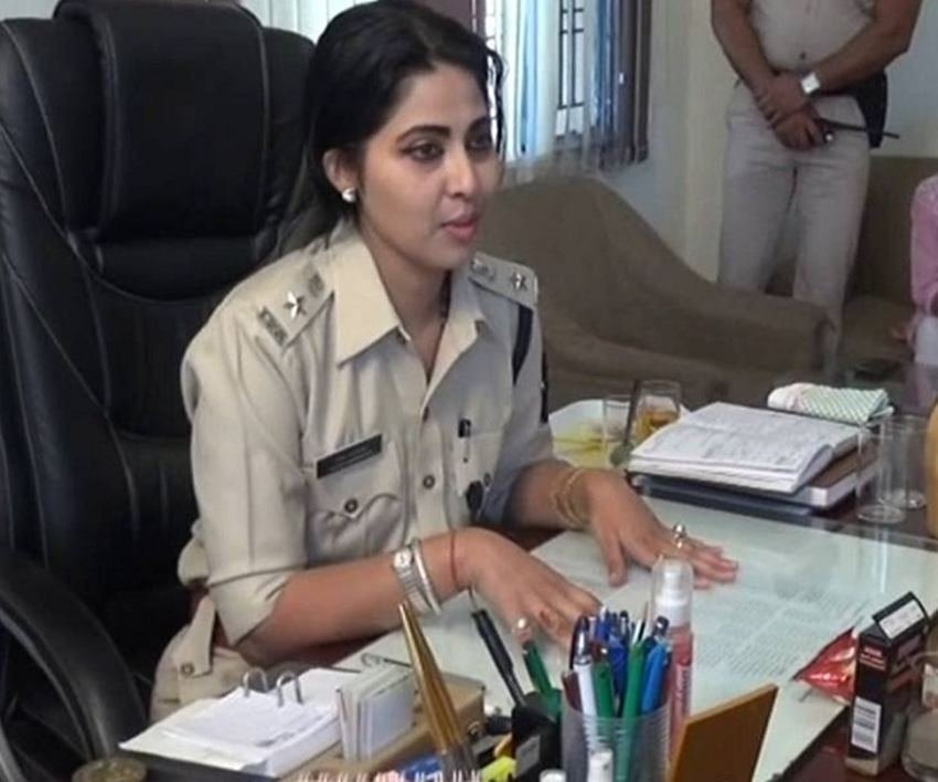 साल 2010 में उन्होंने आईपीएस निकाला। बतौर एसपी हिमाचल के सिरमौर जिले में उनकी पहली तैनाती हुई। सिरमौर में सौम्या के तेवर से अच्छे-अच्छे अपराधी खौफ खाने लगे।