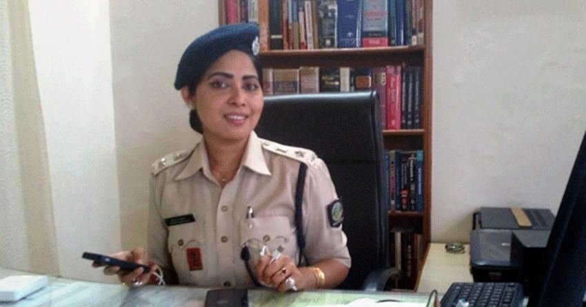 साल 2017 में उन्हें शिमला का एसपी बनाकर भेजा गया। सौम्या शिमला की पहली महिला एसपी बनीं। वहां सौम्या की तैनाती ऐसे समय हुई थी जब पूरा देश वहां के गुड़िया रेप एंड मर्डर केस के आक्रोशित था।