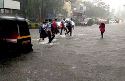 Weather Forecast: गुजरात में बारिश से हाल बेहाल, अगले 48 घंटे मूसलाधार बारिश के आसार, मछुआरों को अलर्ट