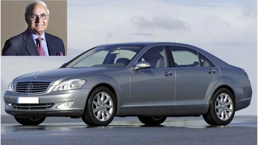 डीएलएफ के चेयरमैन केपी सिंह के पास कई गाड़ियां हैं। वह ज्यादातर मर्सिडीज एस क्लास की सवारी करते नजर आ जाते हैं।