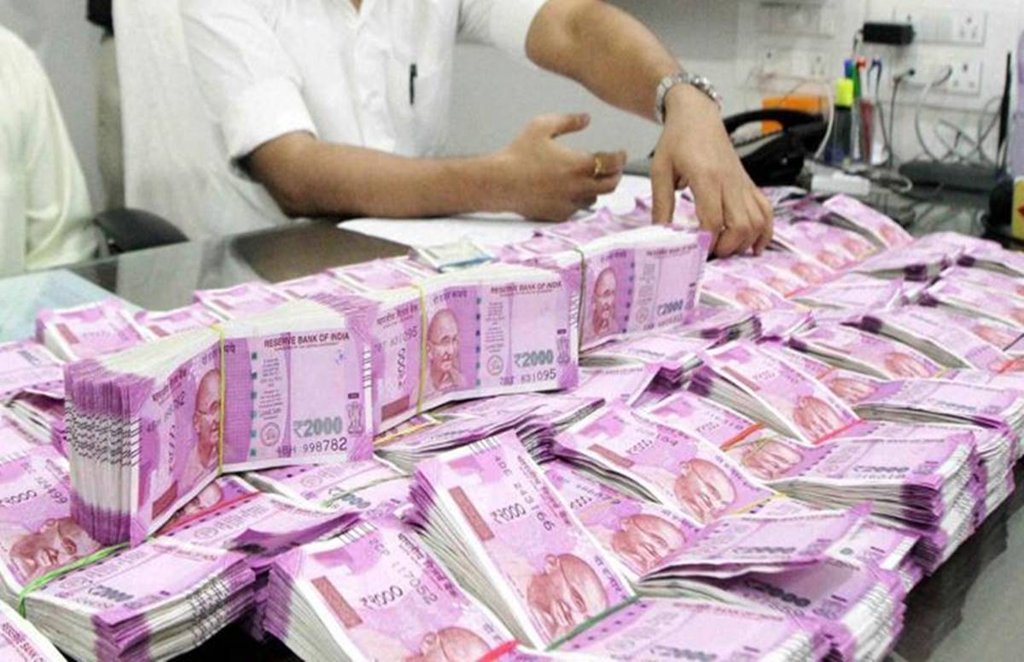 भारतीय करंसी। फोटो सोर्स: PTI