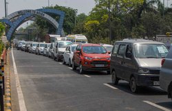 UP Lockdown: उत्तर प्रदेश में लागू हुआ 55 घंटे का लॉकडाउन! घर से गाड़ी निकालने से पहले जान लें यह जरूरी नियम