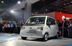 Mahindra Atom होगी देश की सबसे छोटी इलेक्ट्रिक कार, टेस्टिंग के दौरान पहली बार भारत में दिखी झलक! जानें इस मिनी कार की खासियत