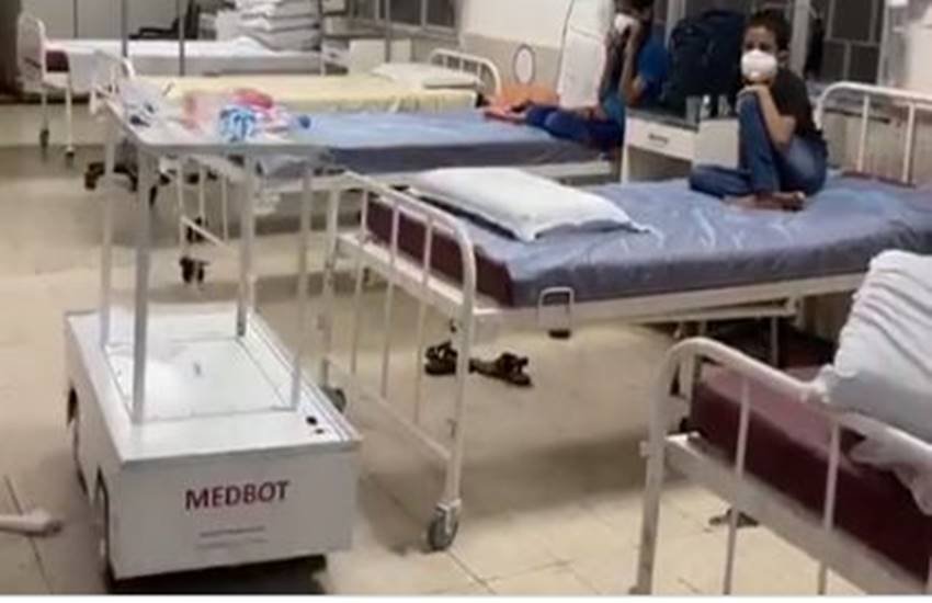 रिमोट नियंत्रित मेडिकल ट्रॉली 'MEDBOT' रिमोट नियंत्रित मेडिकल ट्रॉली 'MEDBOT'