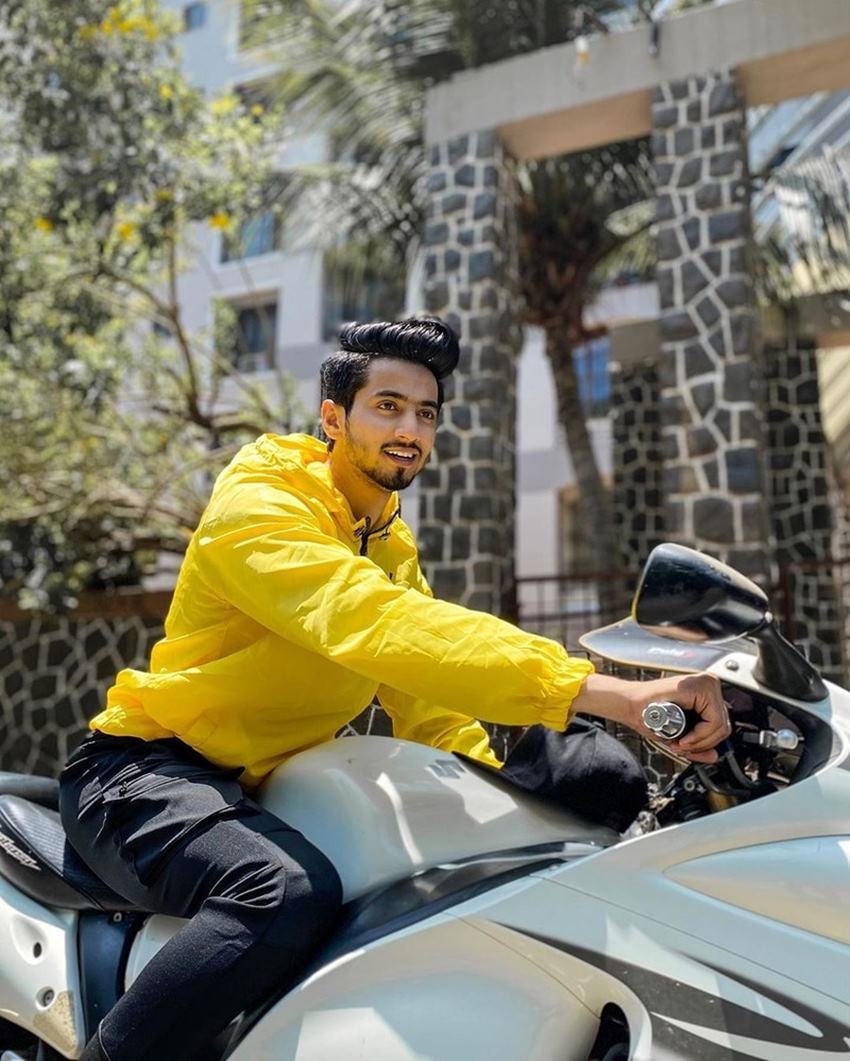 Mr Faisu को गाड़ियों के साथ ही बाइक्स का भी काफी शौक है।